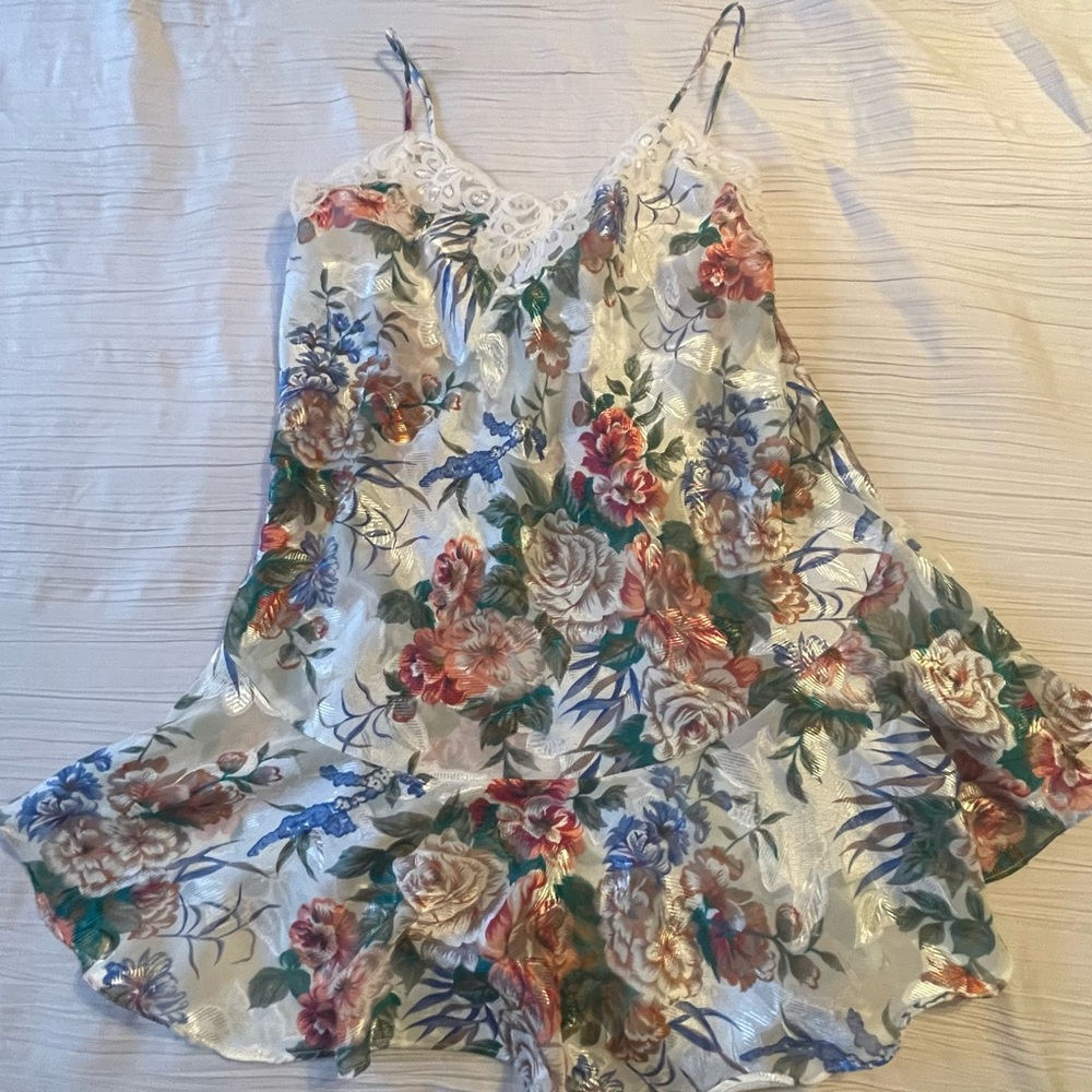 Victoria’s Secret vintage beige burgundy floral lingerie slip size small